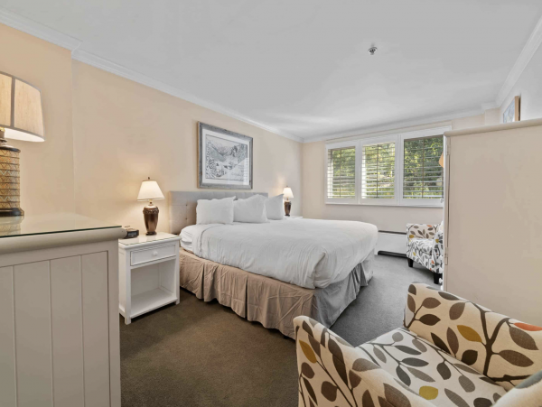 Mountain Views Vail Vacation Condo Three Bedrooms Near Gondola
